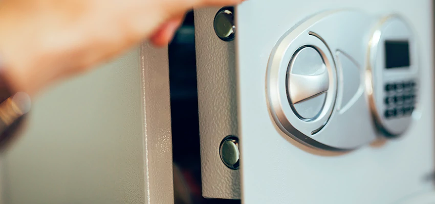Fingerprint Safe Openers in Woodside, CA